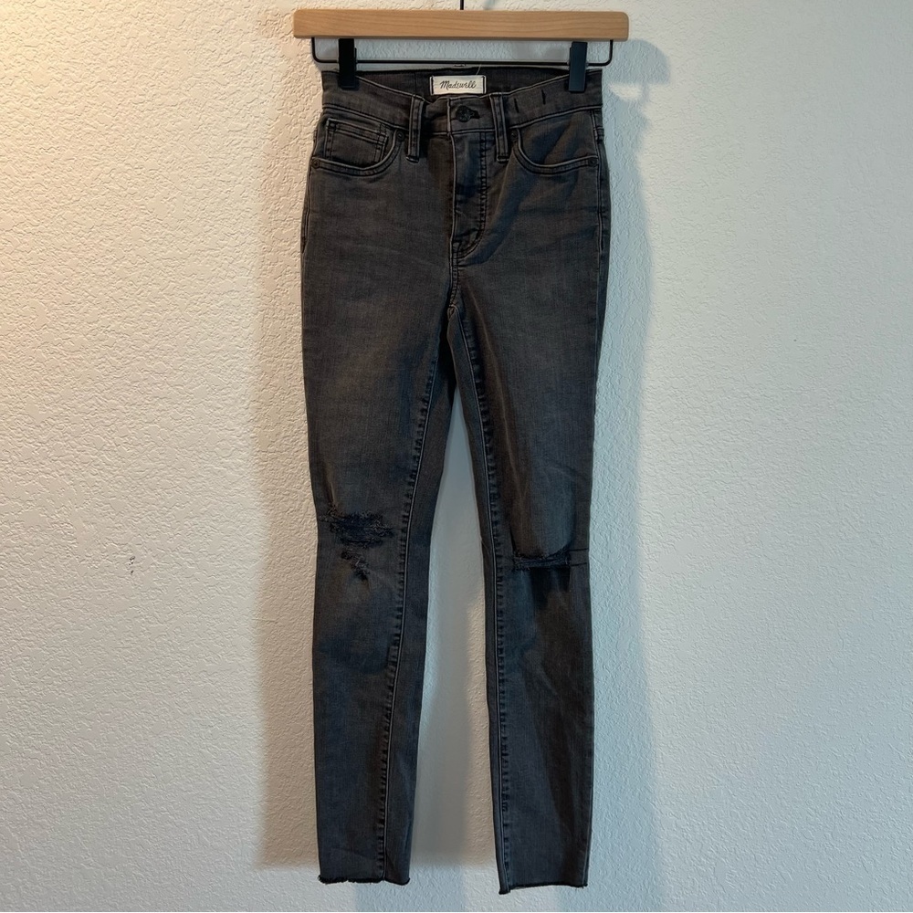 Women’s Madewell black light wash distressed 9 inch mid rise skinny jeans sz 23